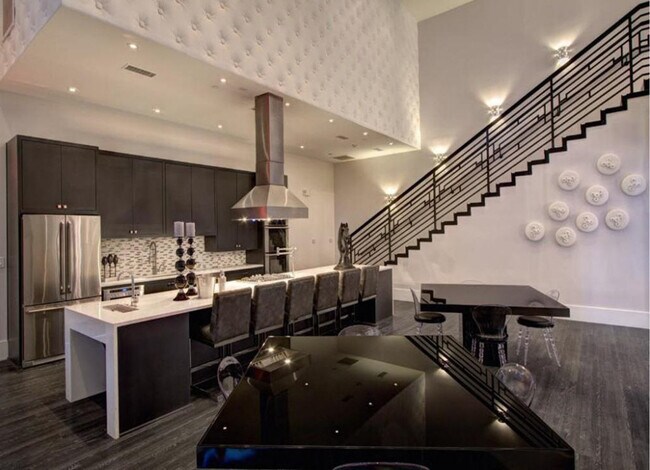 Photo - 5725 Carnegie Blvd Unit SI ID1344161P