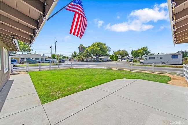 Photo - 5892 Meadowlark Dr