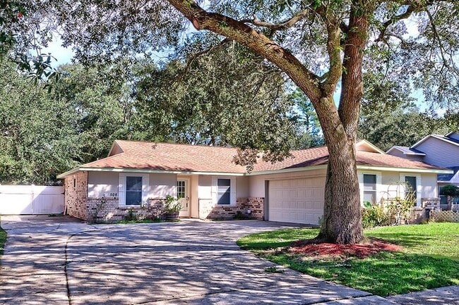 Building Photo - 508 Tanglewood Dr