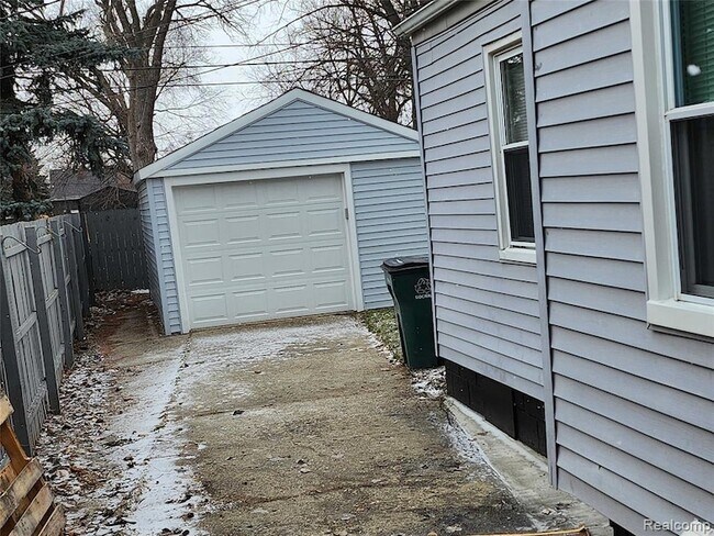 Photo - 1753 E Milton Ave