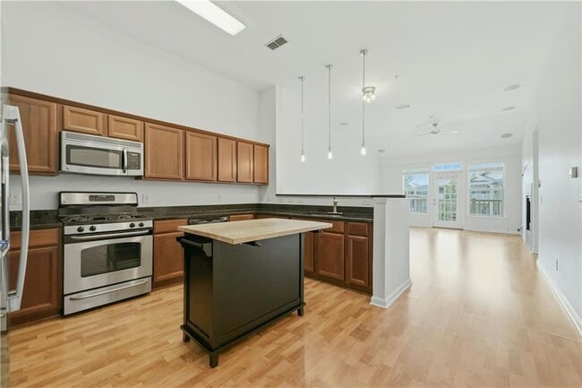 Building Photo - 4805 W Village Way