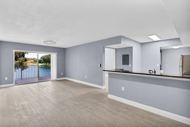 Photo - 1610 N 42ND Cir Unit 206