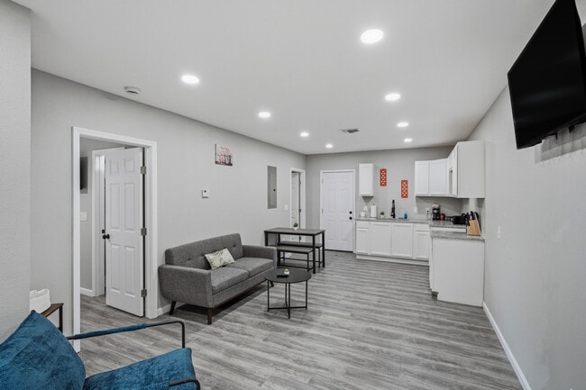 Photo - 2306 E Houston St Unit ID1335131P