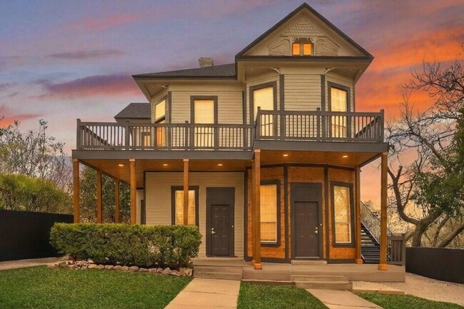 Building Photo - Nopal House