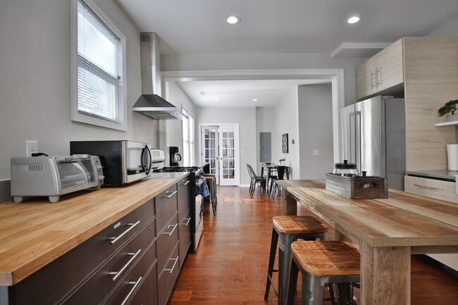 Photo - 137 E Tompkins St Unit ID1364302P