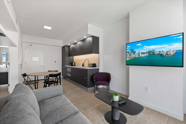 Building Photo - 227 NE 2nd St Unit SI FL15-ID1022592P