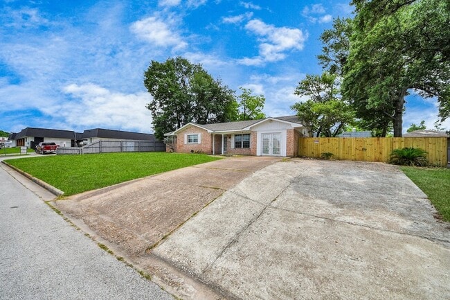 Photo - 811 Hillcrest Dr