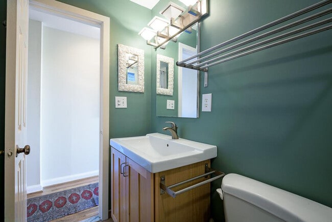 Photo - 504 Capitol Ct NE Unit ID170373P