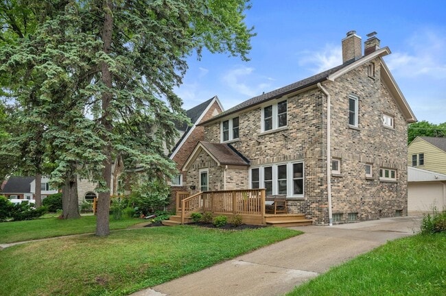 Building Photo - 1512 E Olive St