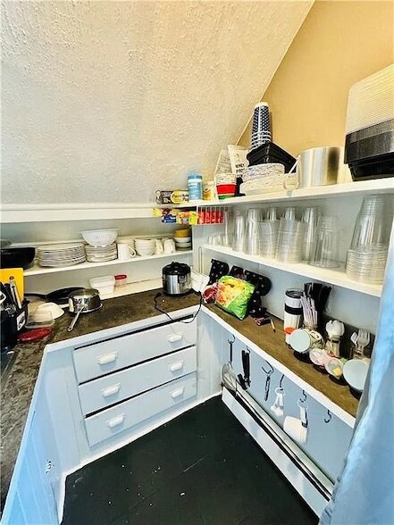 Photo - 1071 Main St