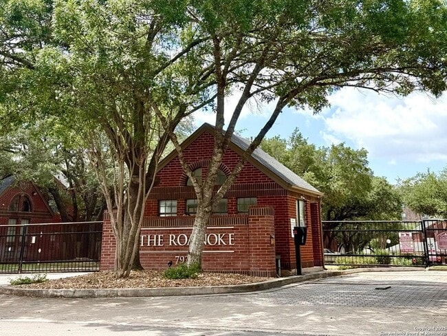 Photo - 7930 Roanoke Run