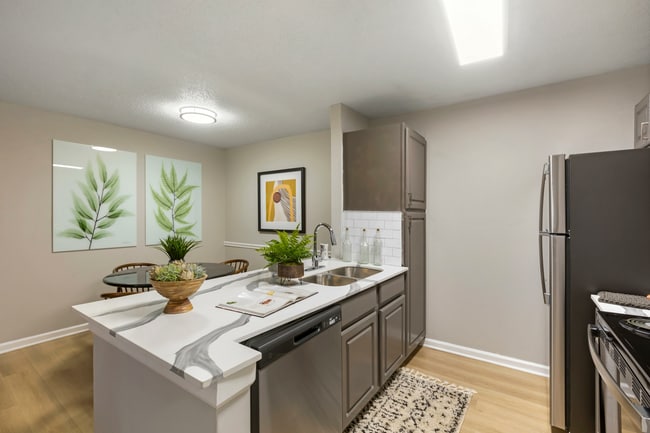 2BR, 2BA - 1,101SF - B2 - Kitchen - The Jaxon