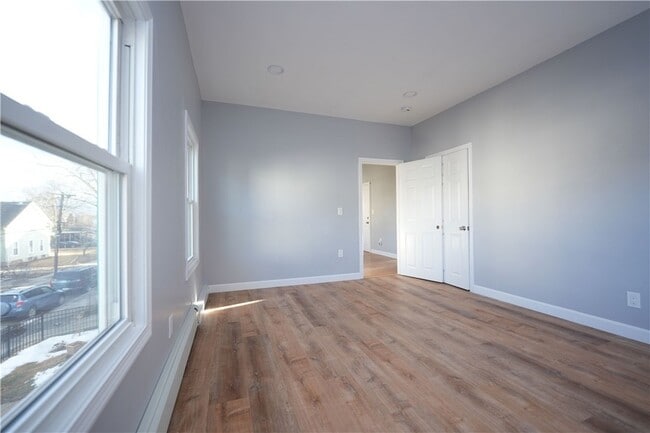 Photo - 74 Hawes St