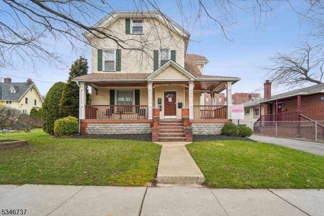 Building Photo - 44 Elm St Unit 2