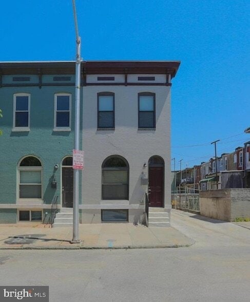Building Photo - 901 N Montford Ave