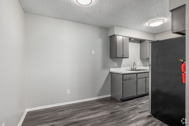 1BR, 1BA - 845SF - Dining Room - Huntington Place Apartments