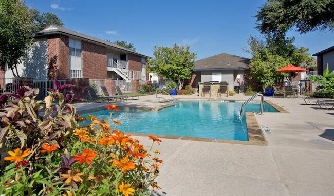 Building Photo - Crestbrook Apartments