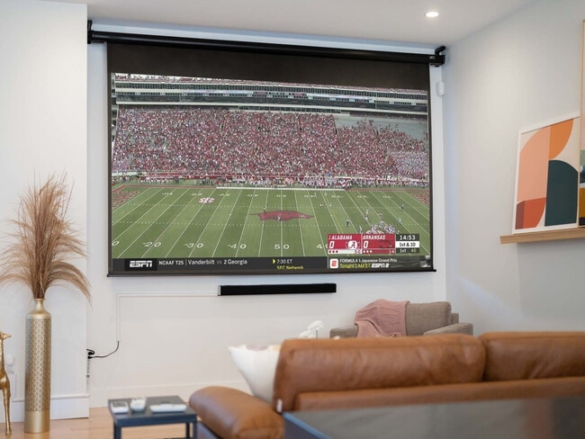 Building Photo - 707 SE A St Unit ID1241300P