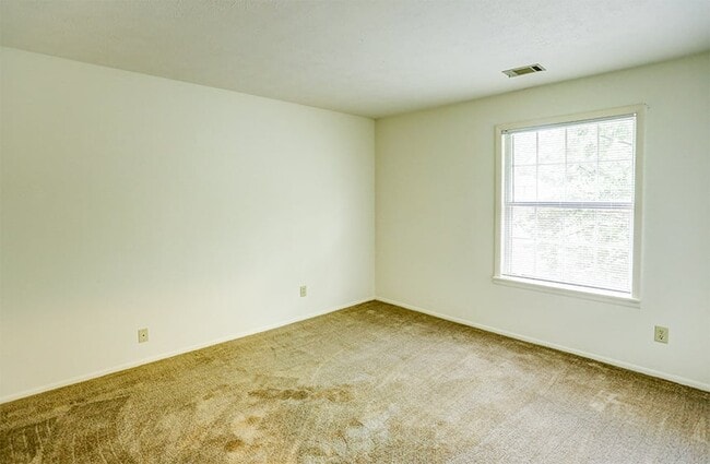 Apartment Bedroom at Williasmburg on the Lake - Williamsburg Valparaiso