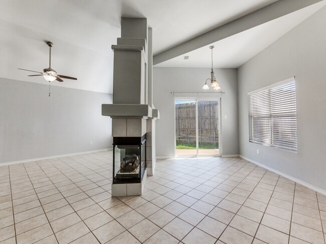 Photo - 1305 Greenbriar Ln