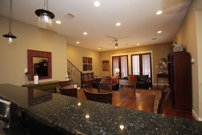 Photo - 2212 Radcliffe St