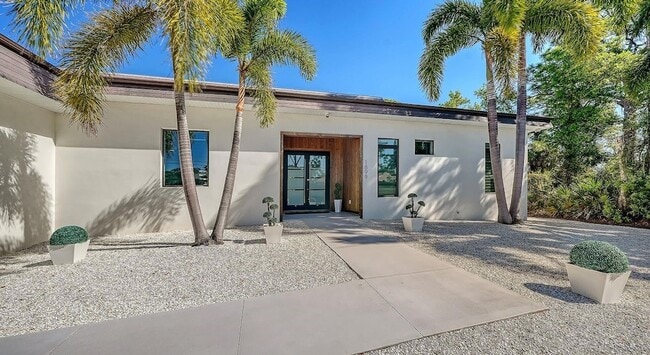 Photo - 1899 Vamo Way