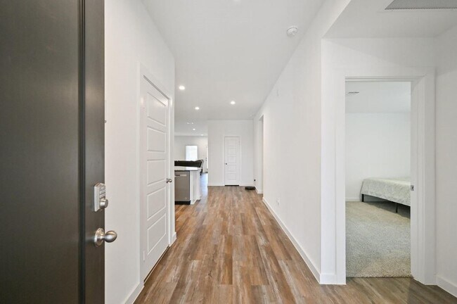 Photo - 1139 Hughes Crossing Dr