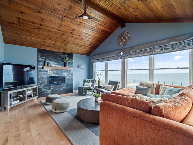 Building Photo - 32414 Lake Rd Unit SI ID1496053P