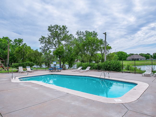 Swimming Pool & Sundeck - MacArthurs Lake Apartments