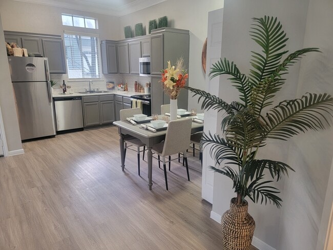 Spacious 1BR,1 BA-663 SF @ Mallard Creek Kingwood - Mallard Creek