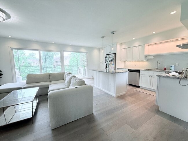 Photo - 8211 Katy Fwy Unit 3