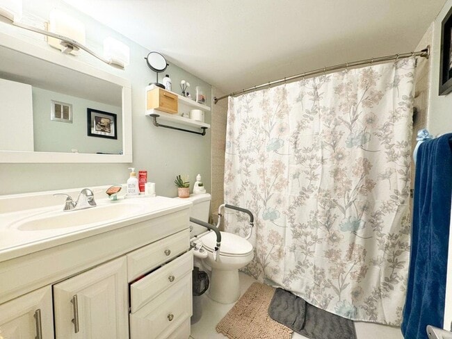 Photo - 124 NE 19th Ct Unit 201B