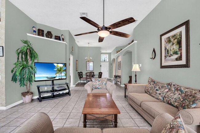 Building Photo - 8144 Fan Palm Way Unit SI ID1622403P