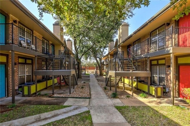 Photo - 7685 Northcross Dr Unit 125