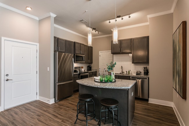 Photo - Vintage Foxland Apartments