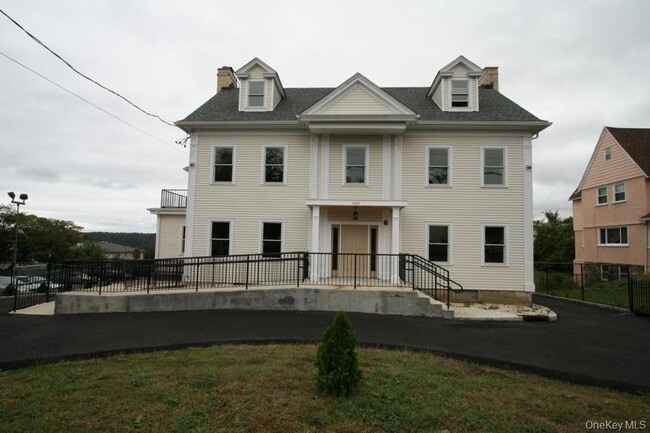 Building Photo - 385 Palisade Ave Unit 3