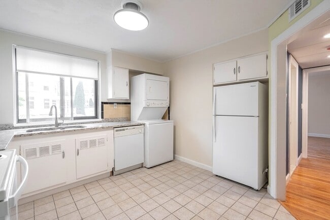 Photo - 20 Ashland St Unit 1R