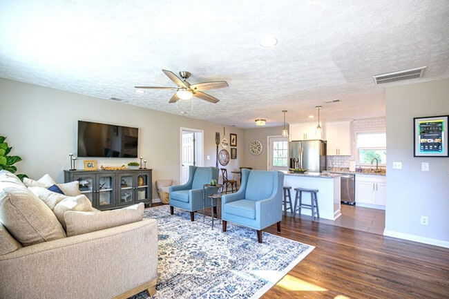 Building Photo - 941 Pine Manor Unit ID1234809P