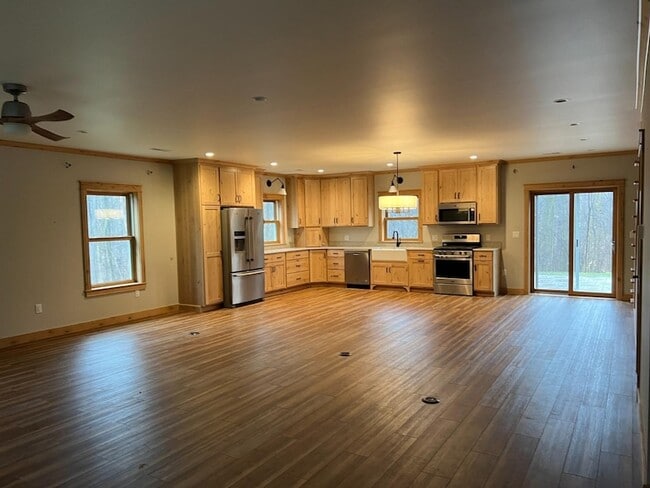 Photo - 309 E St