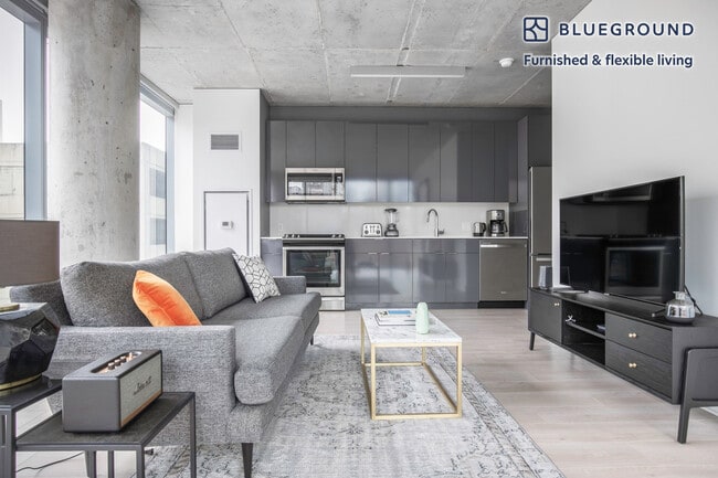 Photo - 311 W Illinois St Unit FL6-ID150