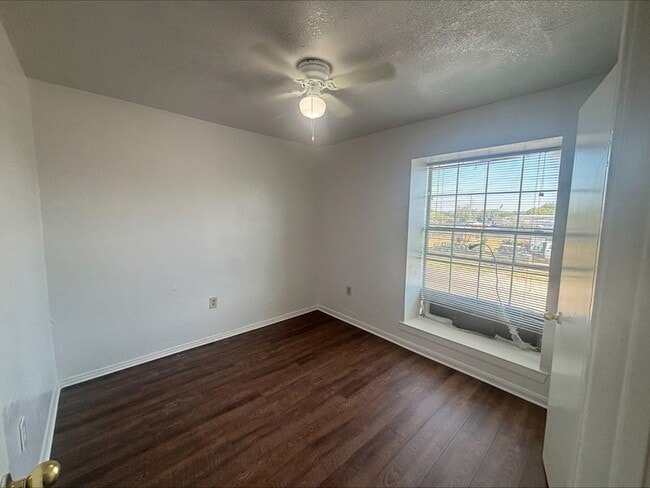 Photo - 612 Luxton St Unit 202