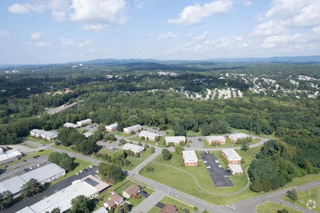 Country Gardens - Country Gardens Apartments