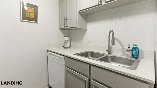 Photo - 1071 Clayton Ln Unit M1424