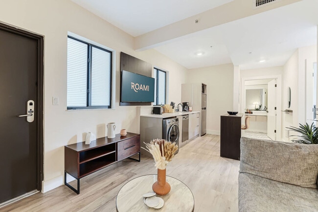 Building Photo - 3031 NE 4th Ave Unit ID1272305P