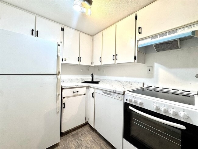Building Photo - 57 A St Paul St Unit 3