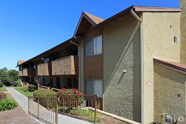 Building - Towne & Country Apartments