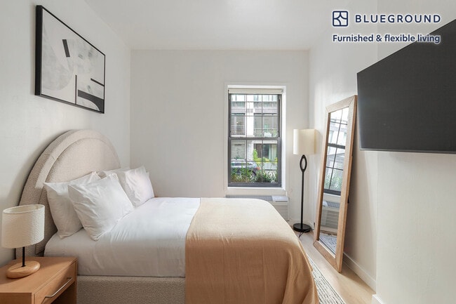 Building Photo - 216 E 13th St Unit FL1-ID2162