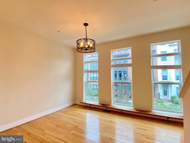 Photo - 924 King Farm Blvd