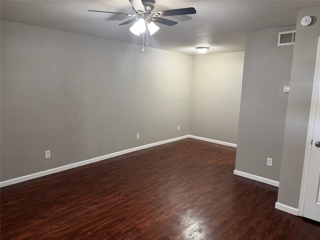 Photo - 357 NW Newton Dr