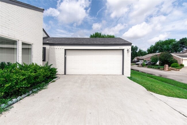 Building Photo - 6423 Coachwood Dr